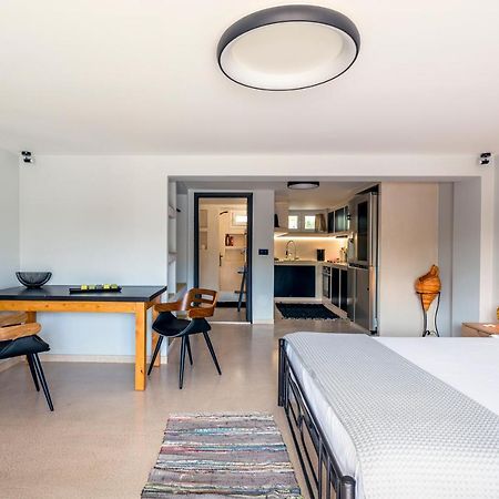 Black And White Apartment بولونيا المظهر الخارجي الصورة