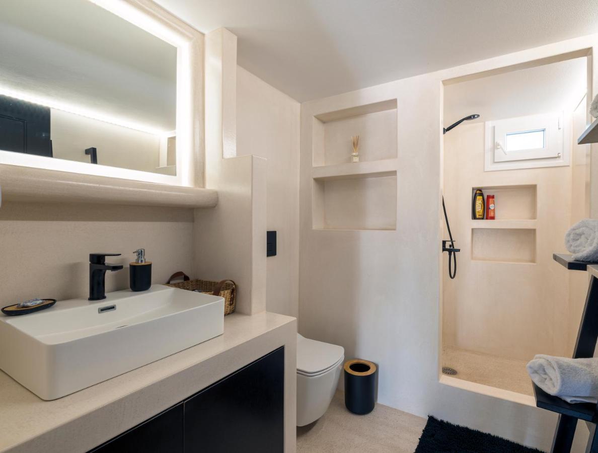 Black And White Apartment بولونيا المظهر الخارجي الصورة