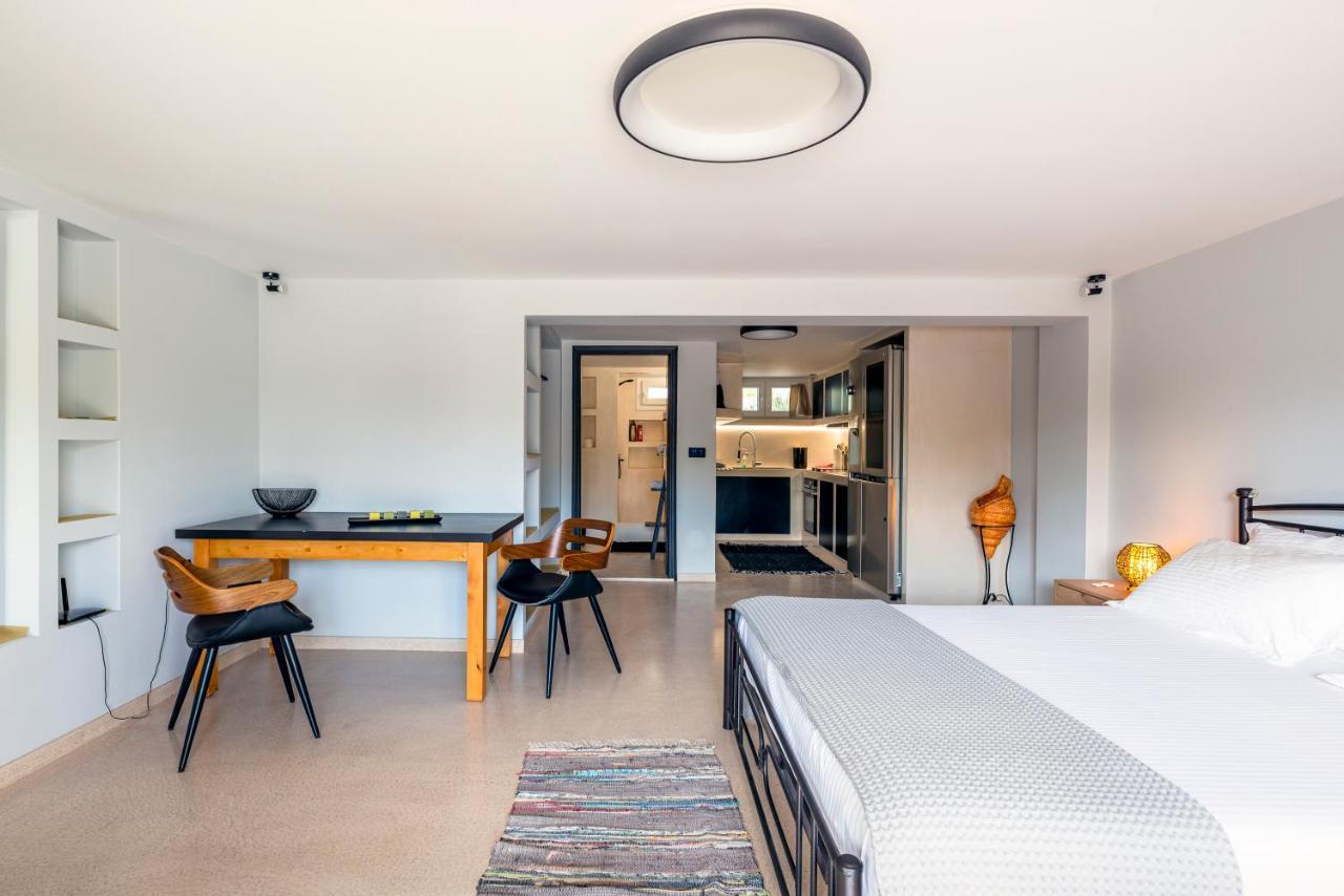 Black And White Apartment بولونيا المظهر الخارجي الصورة