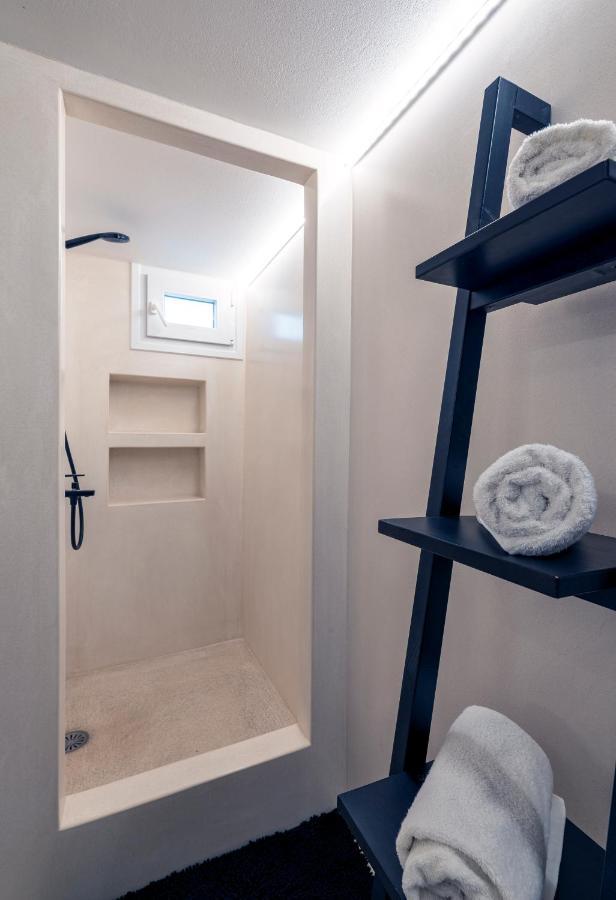 Black And White Apartment بولونيا المظهر الخارجي الصورة