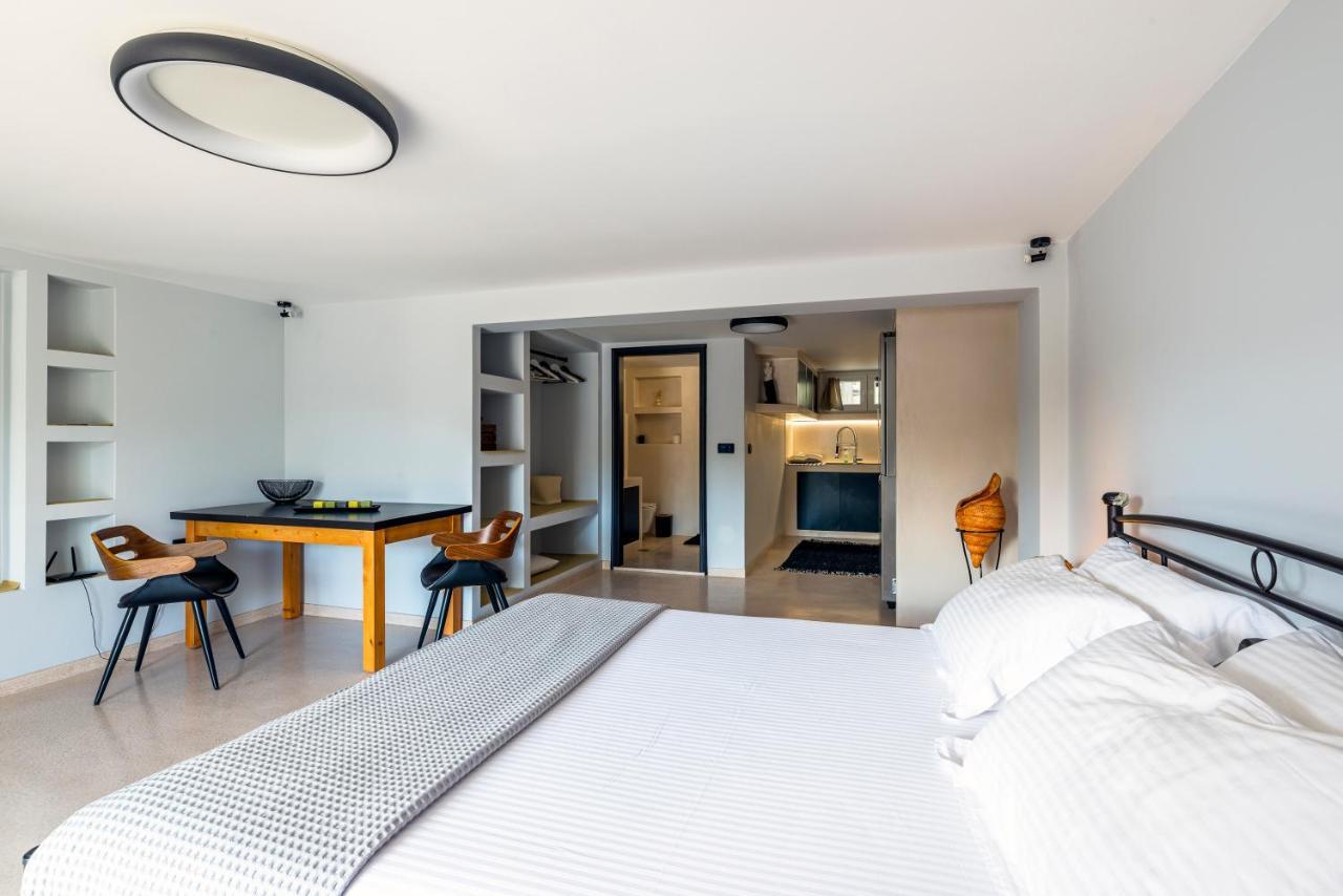 Black And White Apartment بولونيا المظهر الخارجي الصورة
