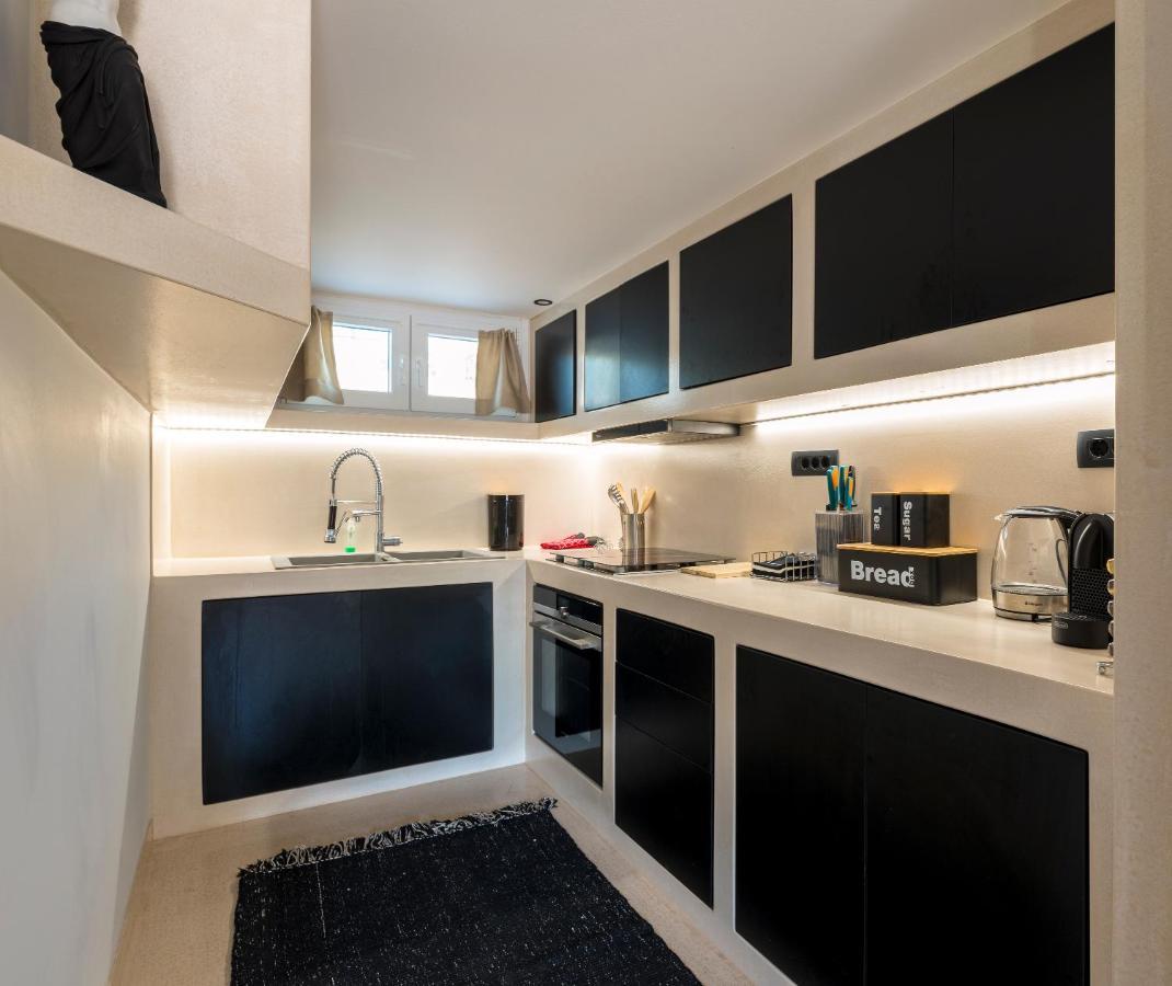 Black And White Apartment بولونيا المظهر الخارجي الصورة