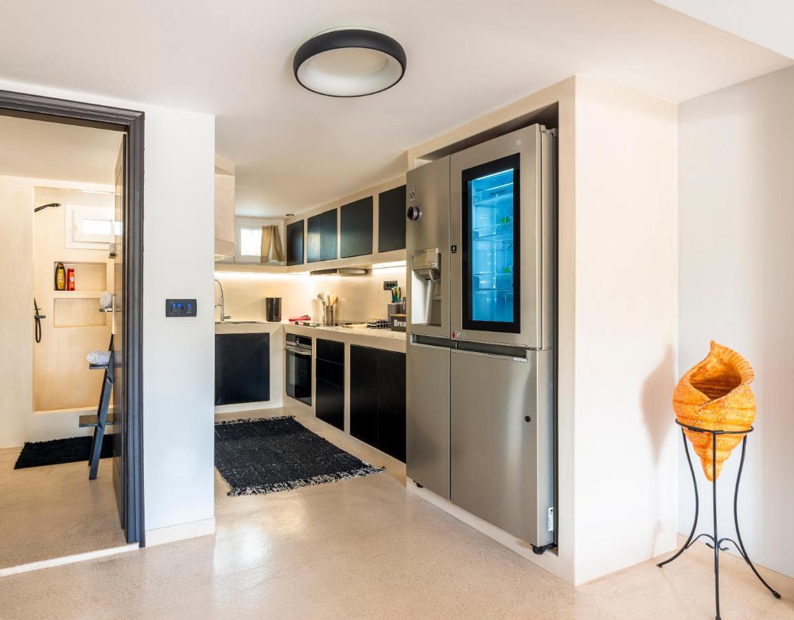 Black And White Apartment بولونيا المظهر الخارجي الصورة