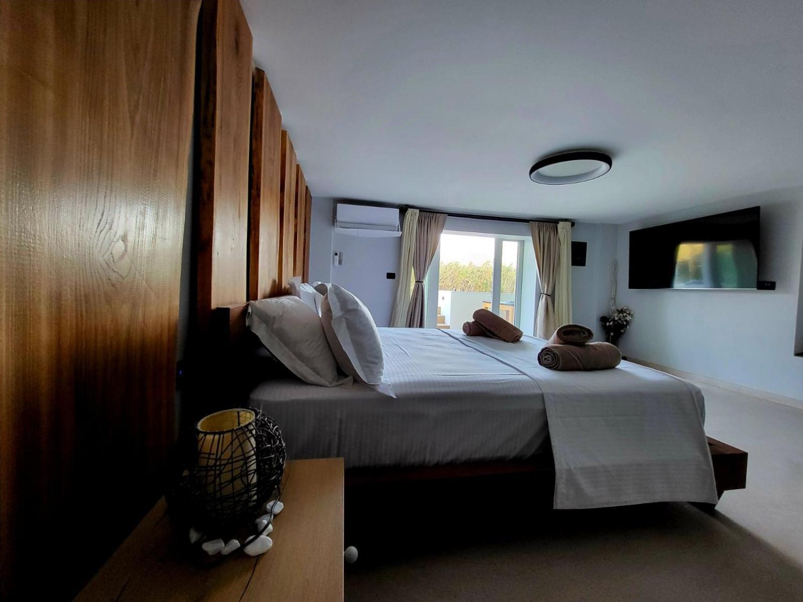 Black And White Apartment بولونيا المظهر الخارجي الصورة